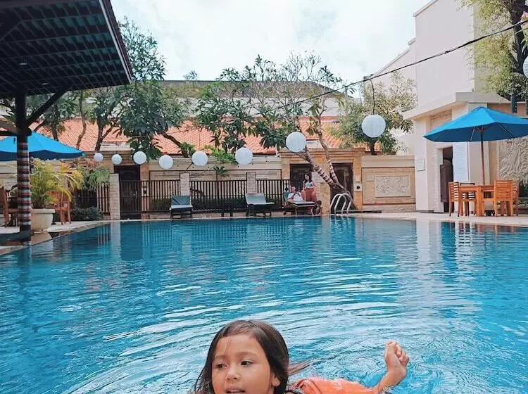 ホテル Best Western Kuta Villa