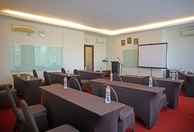ホテル Best Western Kuta Villa