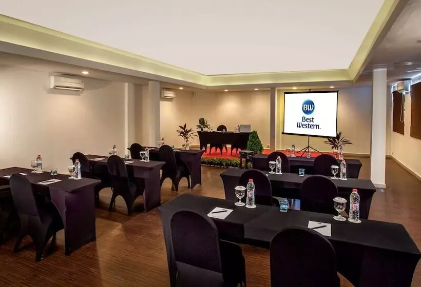 ホテル Best Western Kuta Villa
