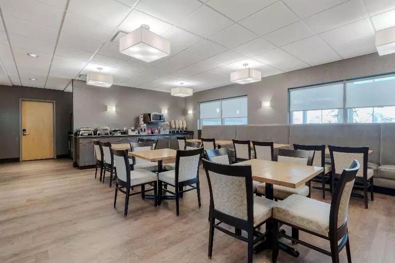 ホテル Best Western Plus Eastgate Inn & Suites