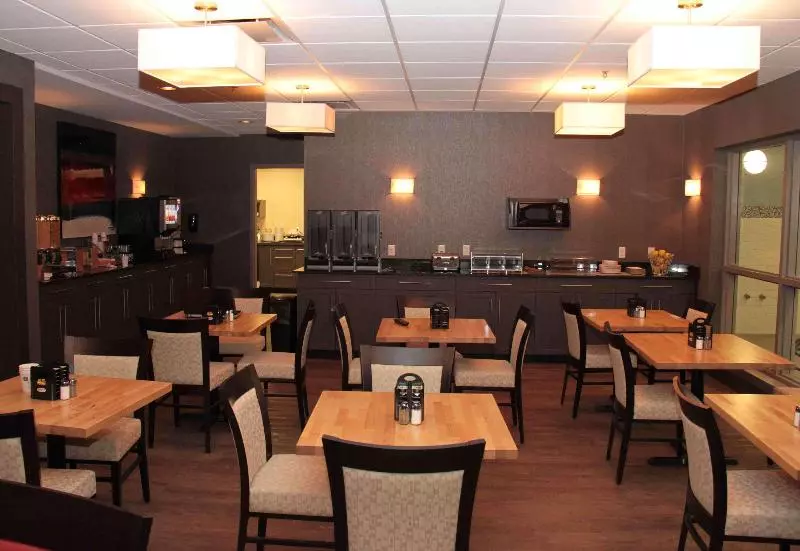 ホテル Best Western Plus Eastgate Inn & Suites