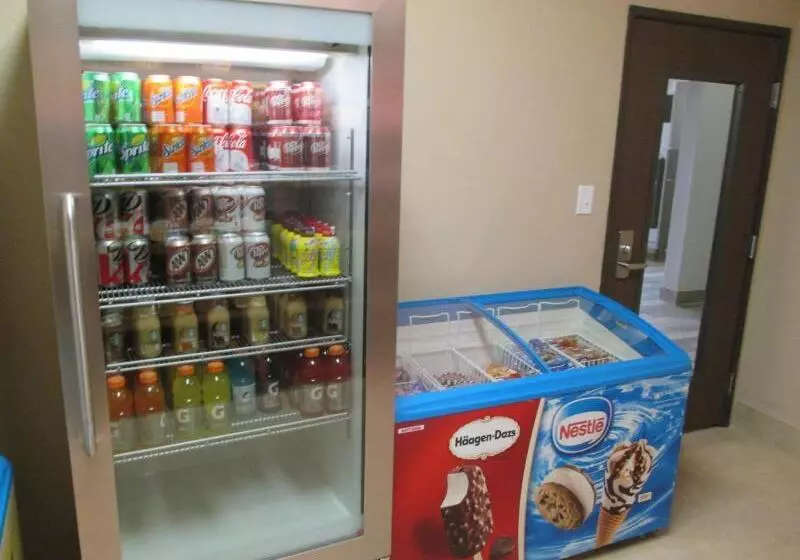 Отель Best Western Plus Fort Worth Forest Hill Inn & Suites