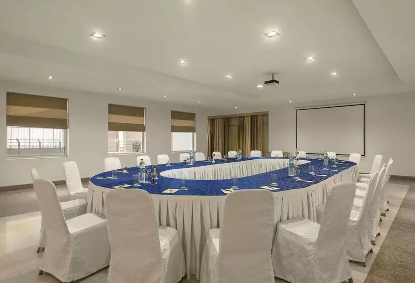 Days Hotel By Wyndham Neemrana