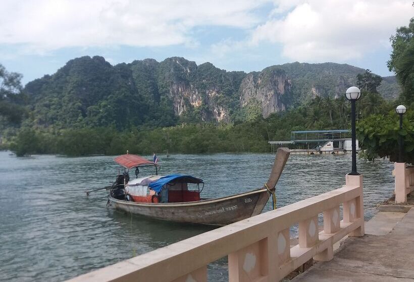 هتل Diamond Beach Resort