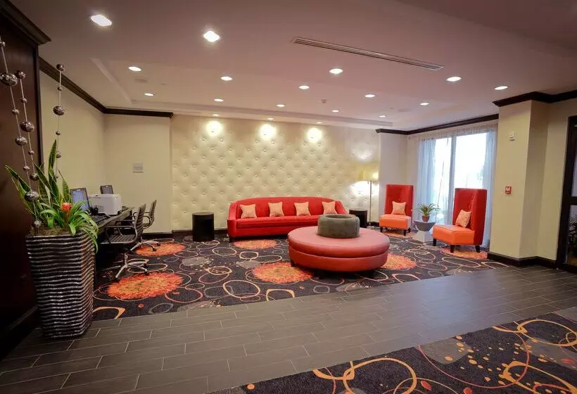 Отель Hampton Inn & Suites Albany At Albany Mall