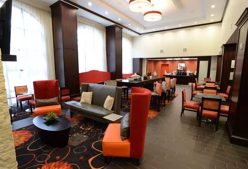 Отель Hampton Inn & Suites Albany At Albany Mall