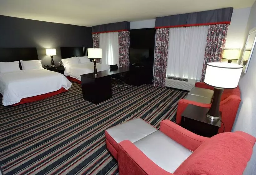 Отель Hampton Inn & Suites Albany At Albany Mall