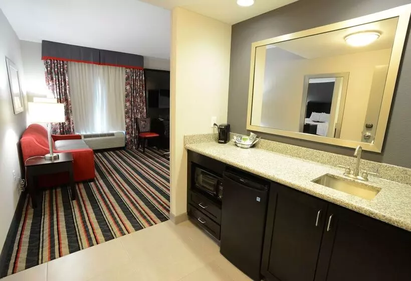 Отель Hampton Inn & Suites Albany At Albany Mall