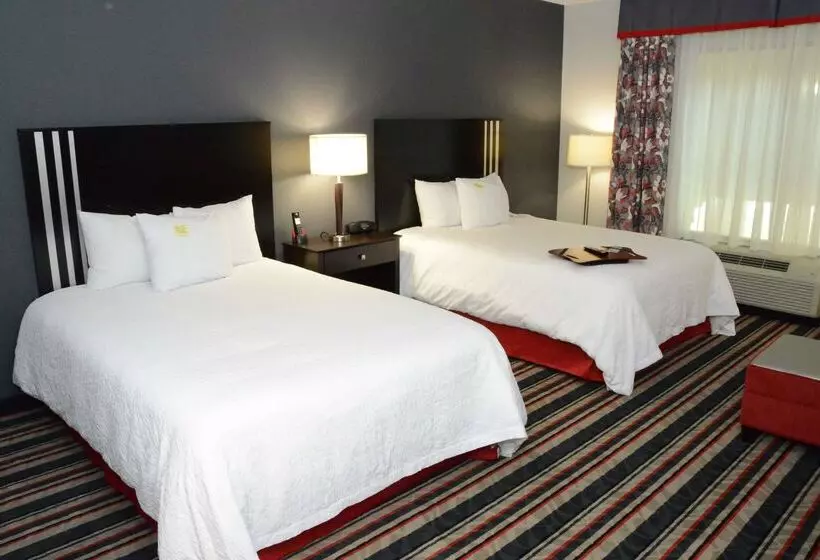 Отель Hampton Inn & Suites Albany At Albany Mall