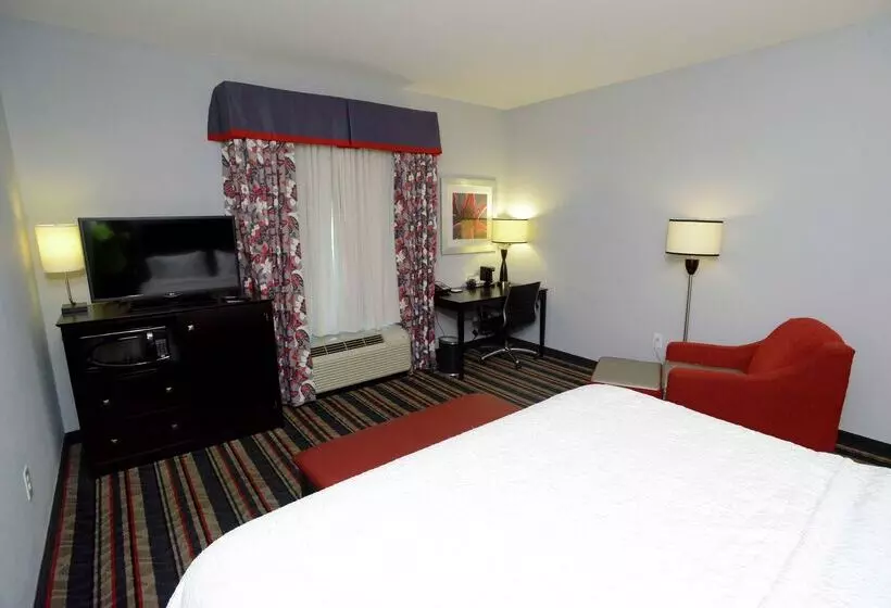 Отель Hampton Inn & Suites Albany At Albany Mall