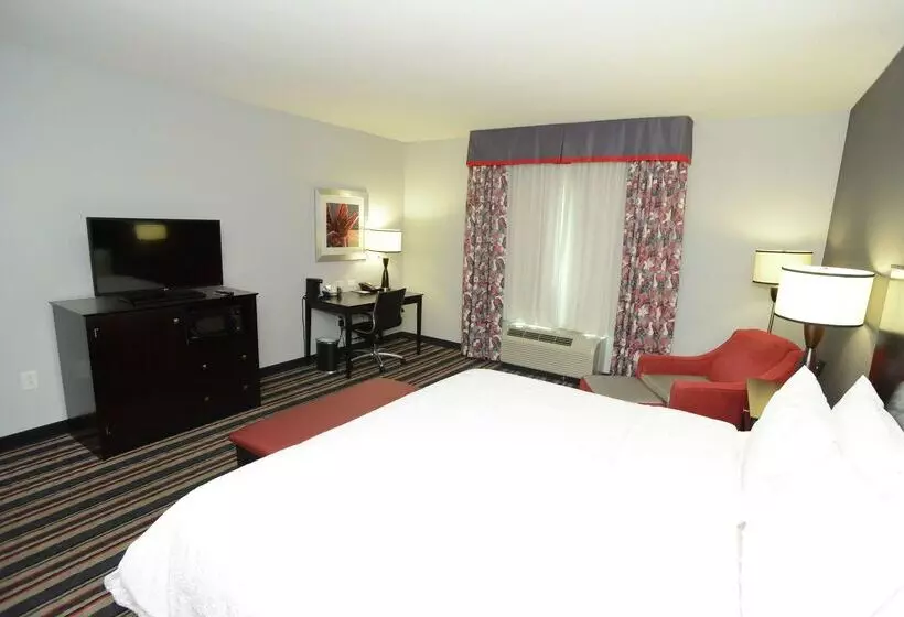 Отель Hampton Inn & Suites Albany At Albany Mall