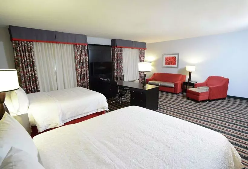 Отель Hampton Inn & Suites Albany At Albany Mall