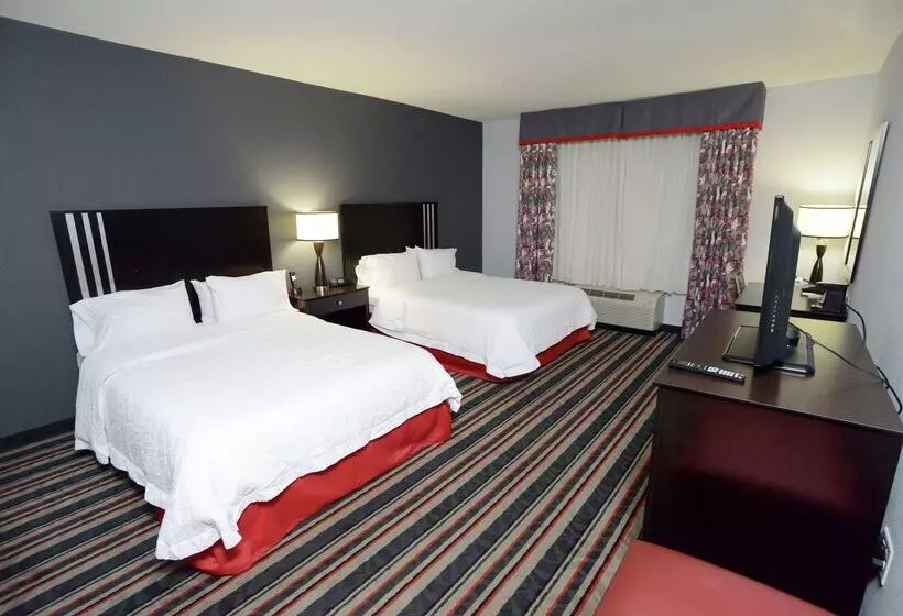 Отель Hampton Inn & Suites Albany At Albany Mall