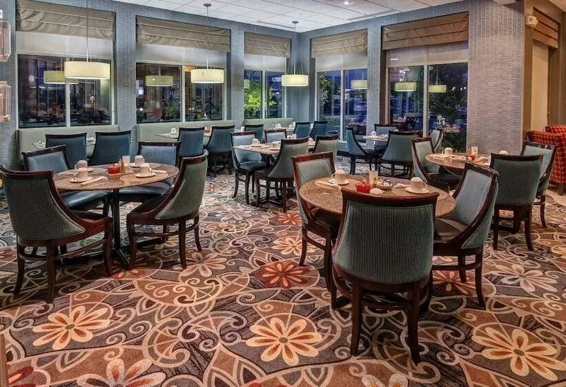 هتل Hilton Garden Inn Tulsa Midtown