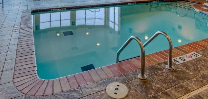 בית מלון כפרי Hilton Garden Inn Tulsa Midtown