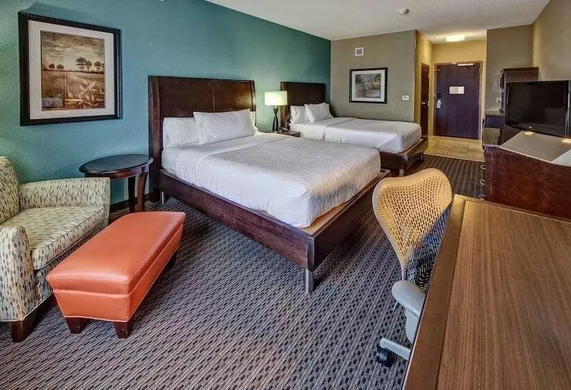 هتل Hilton Garden Inn Tulsa Midtown