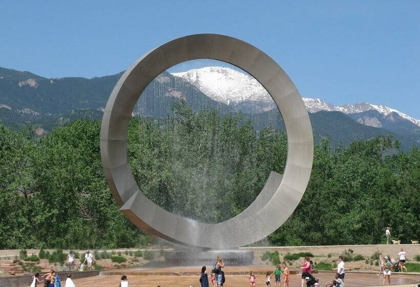 هتل Holiday Inn Express & Suites Colorado Springs Central, An Ihg