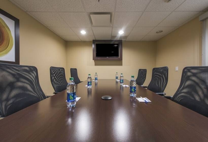 هتل Holiday Inn Express & Suites Colorado Springs Central, An Ihg