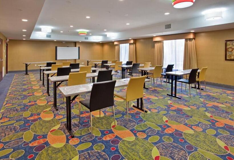 בית מלון כפרי Holiday Inn Express & Suites St Louis Airport, An Ihg