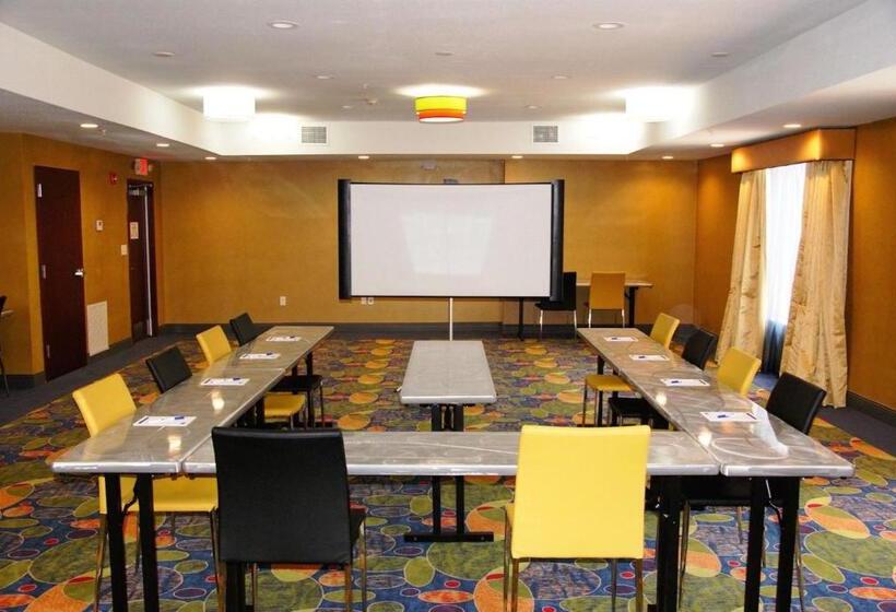 בית מלון כפרי Holiday Inn Express & Suites St Louis Airport, An Ihg