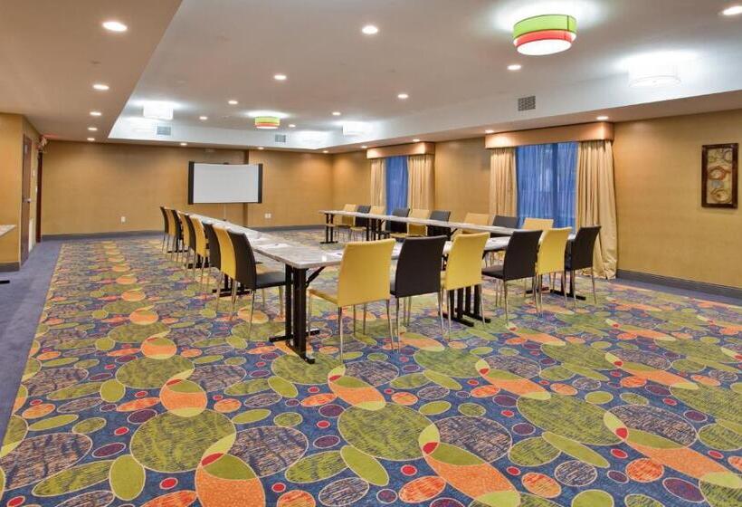 호텔 Holiday Inn Express & Suites St Louis Airport, An Ihg