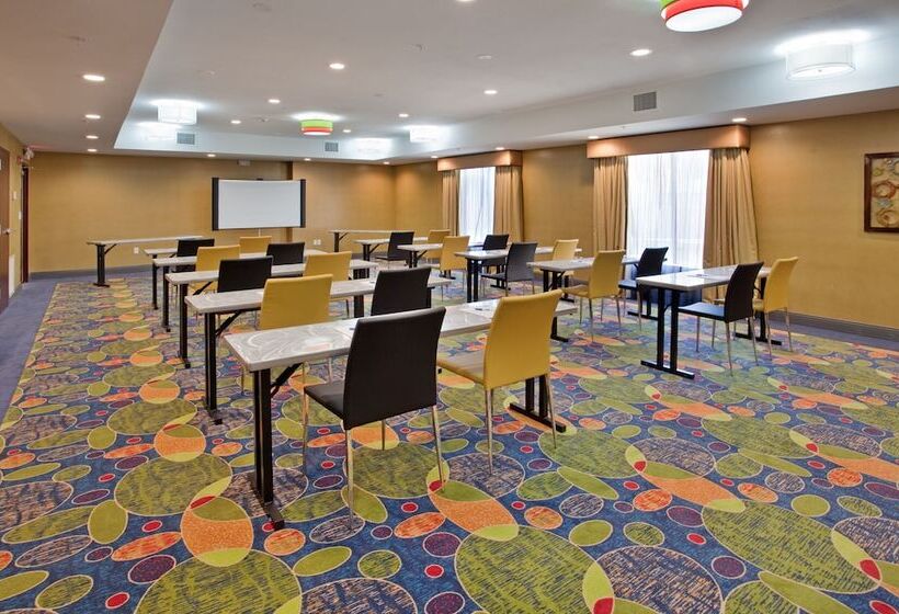 בית מלון כפרי Holiday Inn Express & Suites St Louis Airport, An Ihg