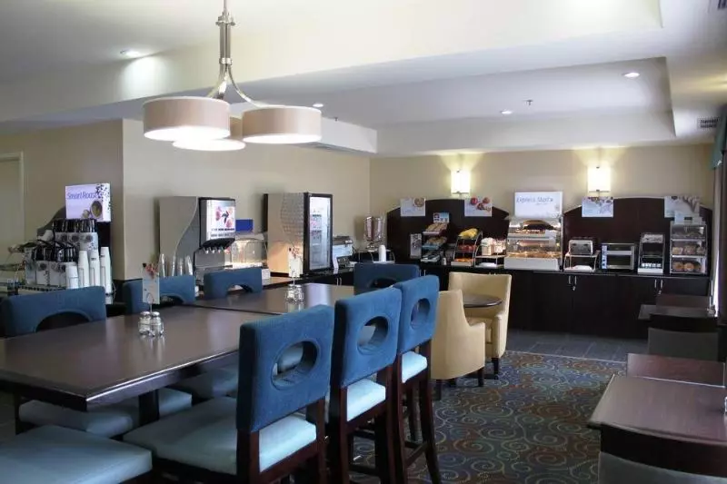 Hotel Holiday Inn Express Yorkton East, An Ihg