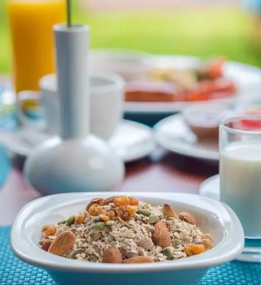 Sea Cliff Court Hotel & Luxury Apartments