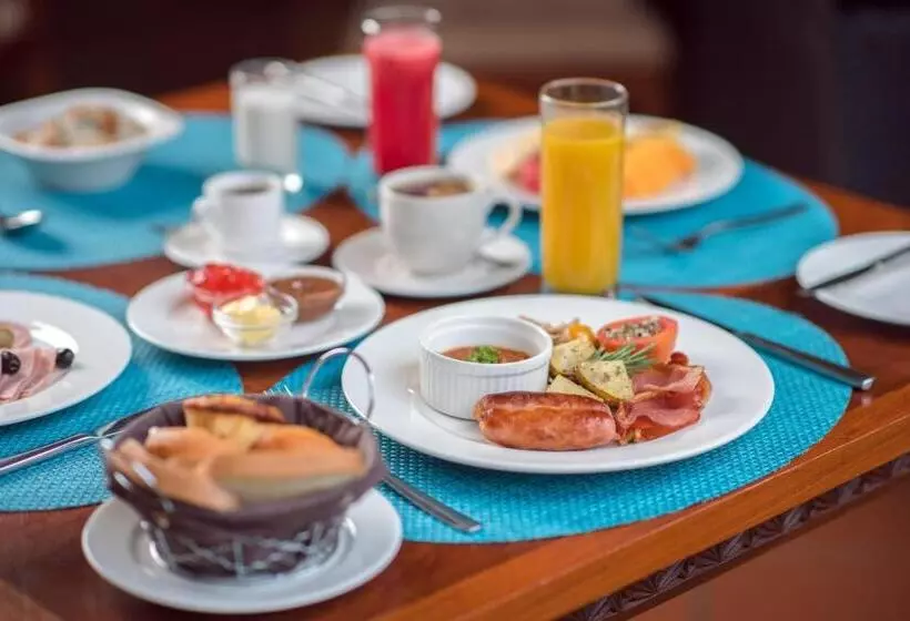 Sea Cliff Court Hotel & Luxury Apartments