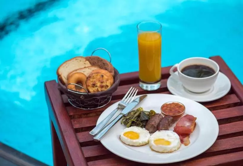 Sea Cliff Court Hotel & Luxury Apartments