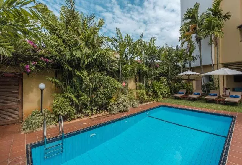 Sea Cliff Court Hotel & Luxury Apartments