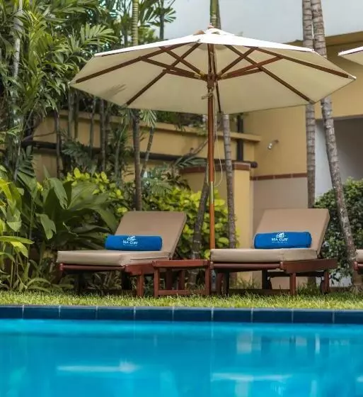 Sea Cliff Court Hotel & Luxury Apartments