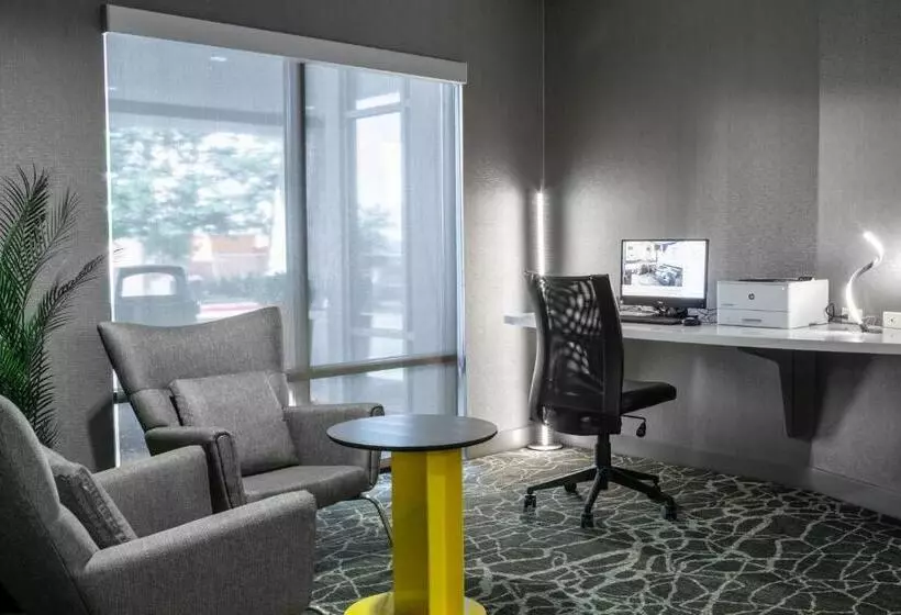 هتل Springhill Suites By Marriott Cheyenne