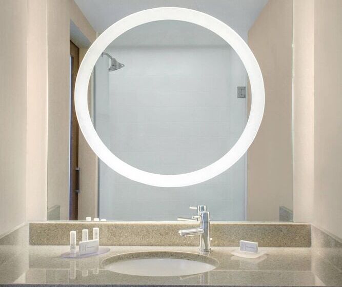 Отель Springhill Suites Long Island Brookhaven