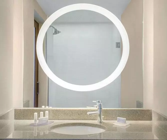 בית מלון כפרי Springhill Suites Long Island Brookhaven