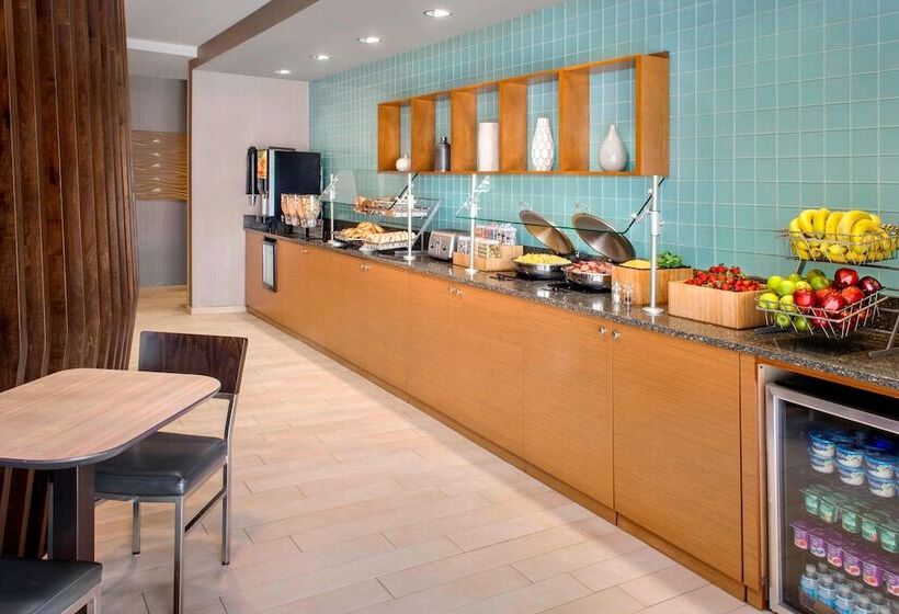 Отель Springhill Suites Long Island Brookhaven