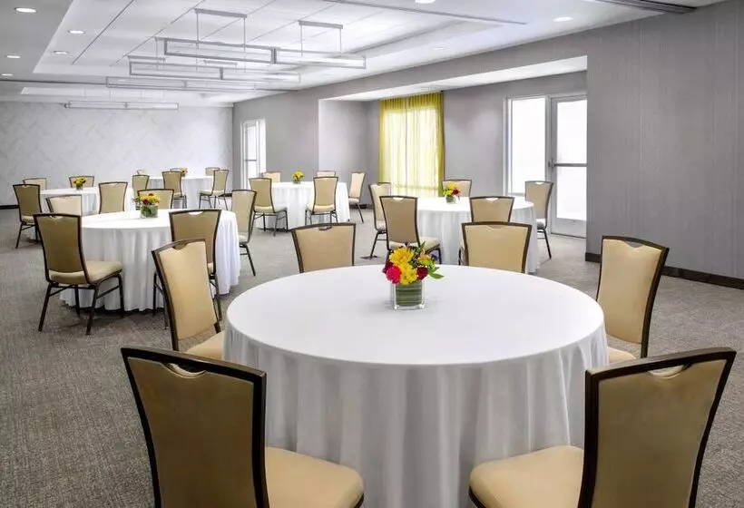 בית מלון כפרי Springhill Suites Long Island Brookhaven