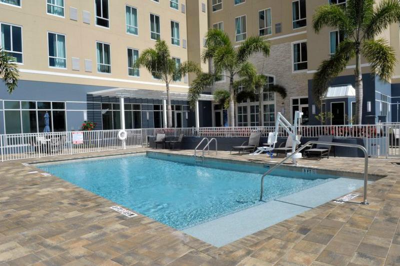 בית מלון כפרי Staybridge Suites St. Petersburg Fl, An Ihg