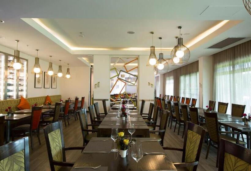 Отель Verde Cape Town Airport