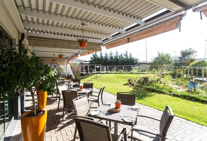 Отель Verde Cape Town Airport