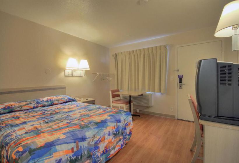 فندق على الطريق Rodeway Inn