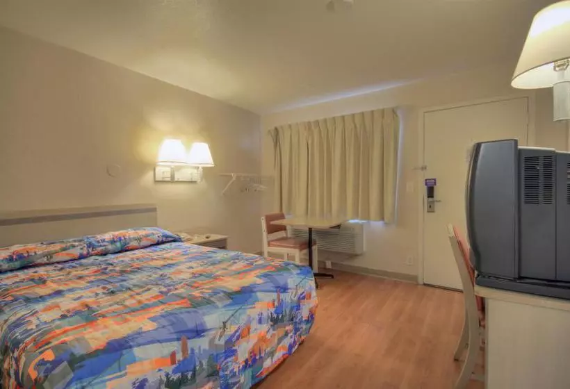 فندق على الطريق Rodeway Inn