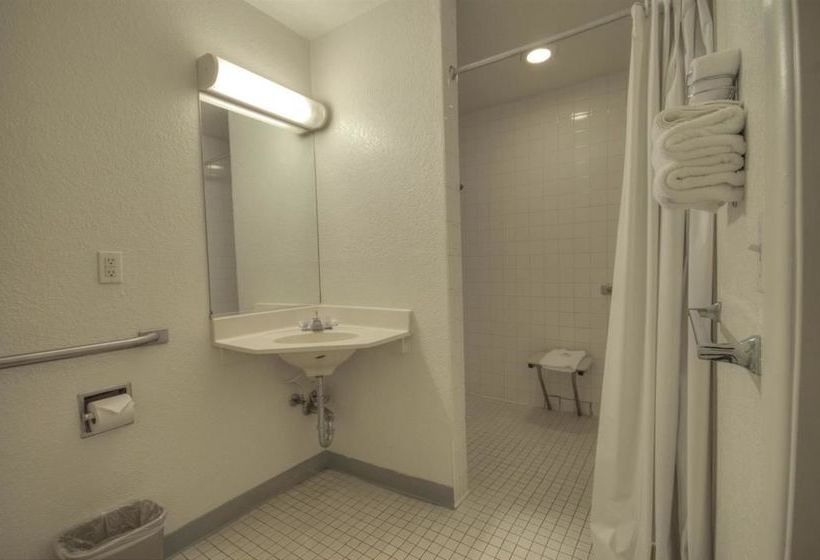 فندق على الطريق Rodeway Inn