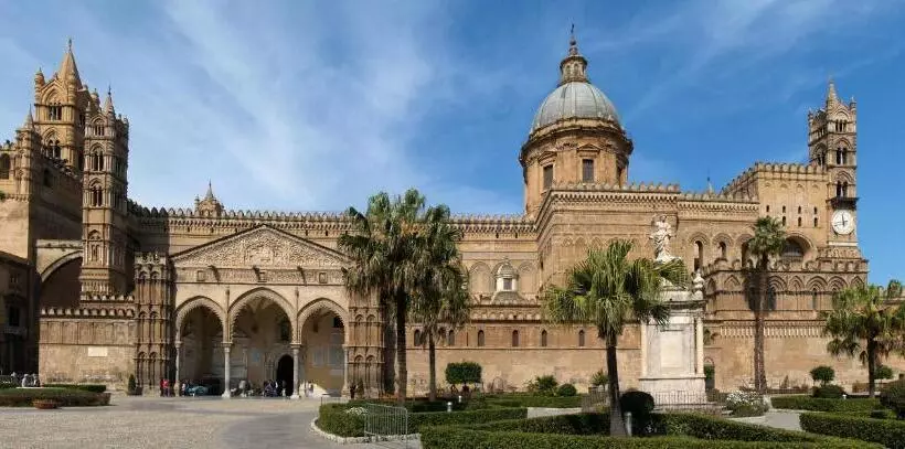 هاستل Enny Camere