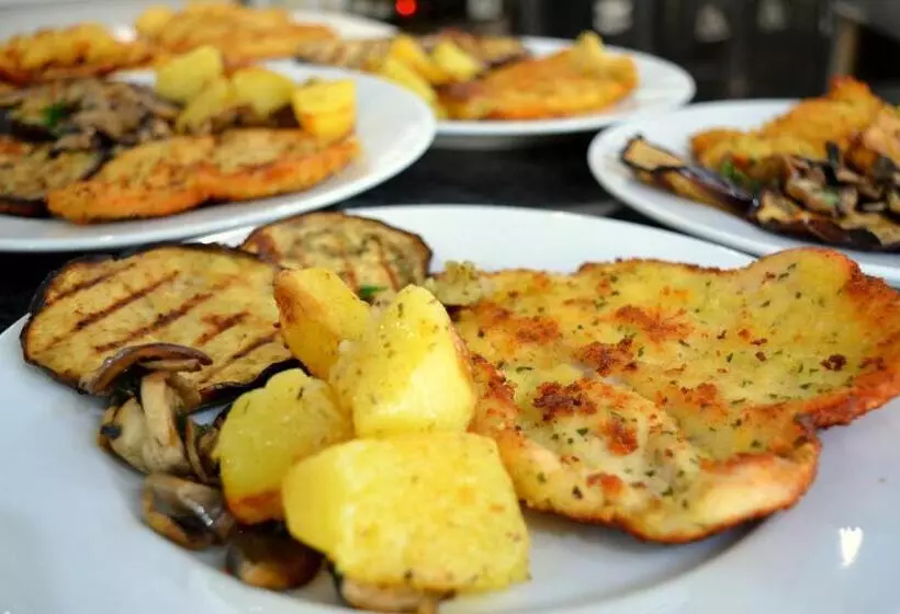 هاستل Enny Camere