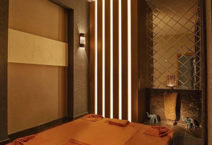 هتل Aska Lara Resort & Spa