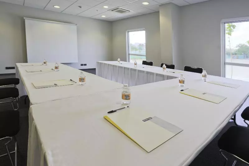 בית מלון כפרי City Express By Marriott Irapuato Norte