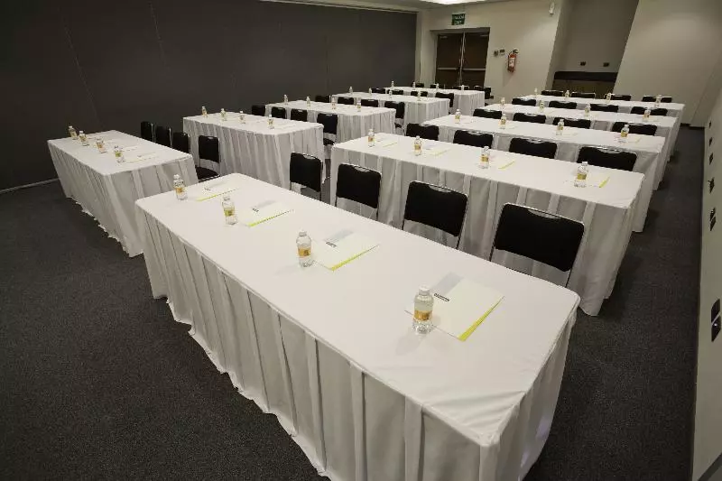 בית מלון כפרי City Express By Marriott Irapuato Norte