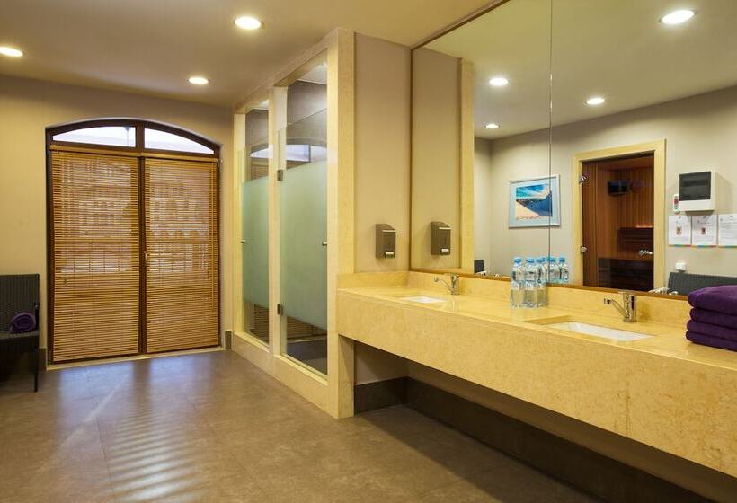 ホテル Courtyard By Marriott Sochi Krasnaya Polyana