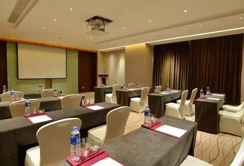 Hotelli Crowne Plaza Shanghai Noah Square By Ihg